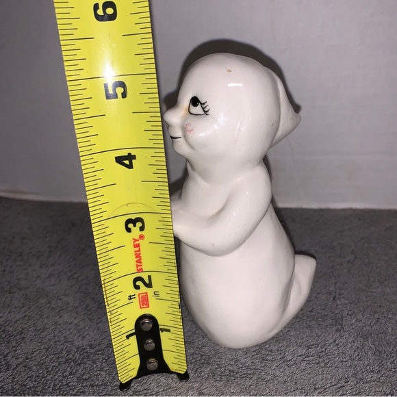 Vintage 5” White Ghost Figurine - Floating With Sweet Smile - Ceramic- Unsigned - Picture 6 of 6